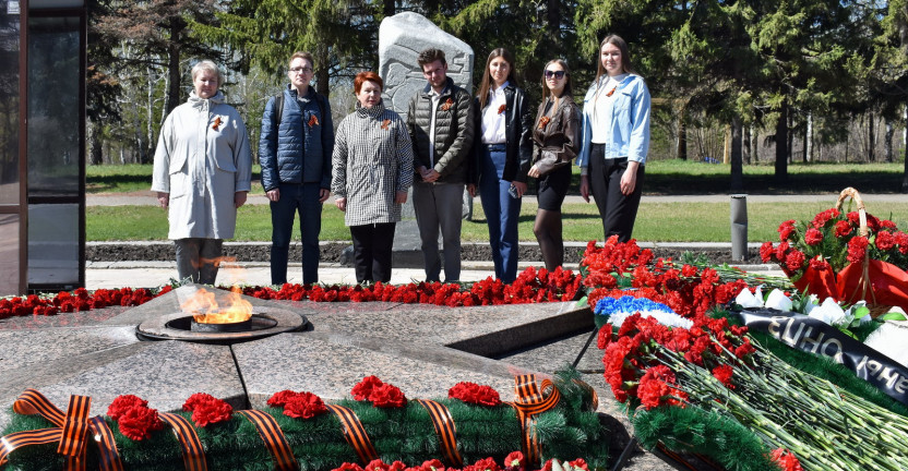 Сотрудники Омскстата почтили память героев
